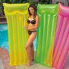 D_639393-MLU52736273969_122022-O.jpg Colchoneta inflable para piscina INTEX